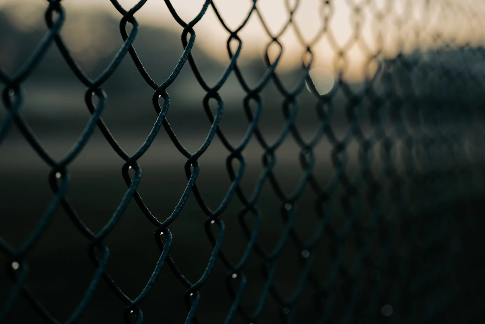 Chain link fence cost comparison of galvanized and vinyl-coated options