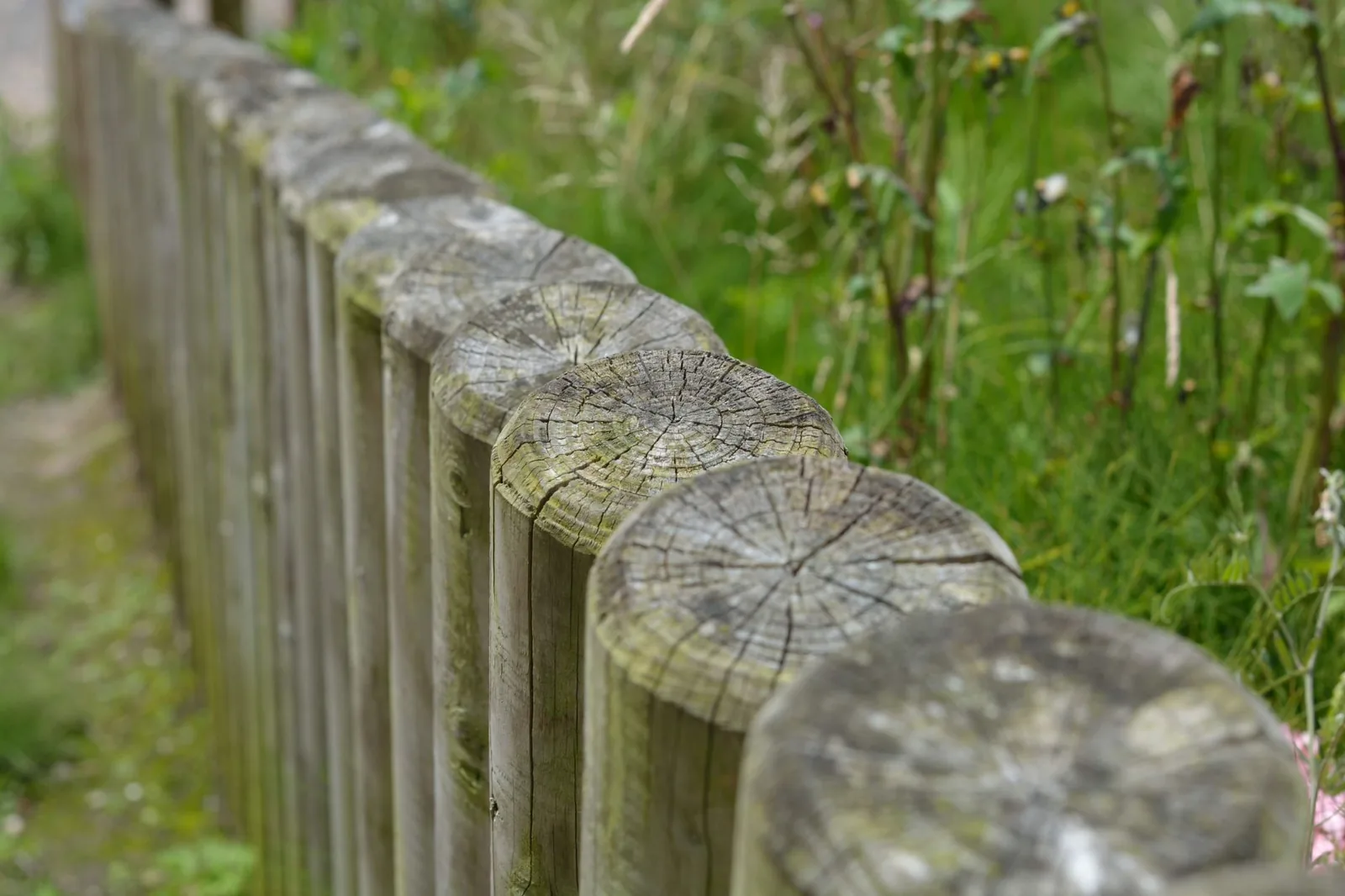 fence post depth and spacing