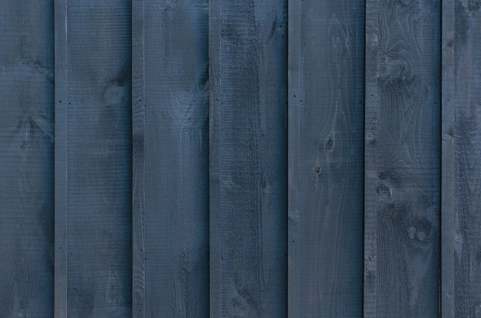 Horizontal fence vs vertical wood privacy fence comparison
