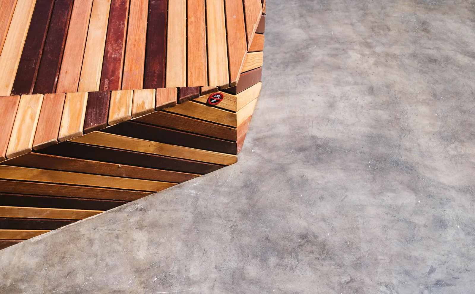 Completed ground-level floating deck in a backyard
