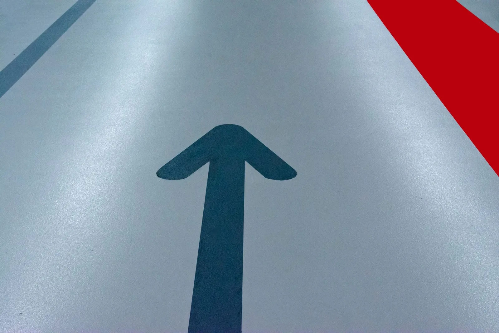 A smooth, glossy epoxy finish transforms an ordinary concrete slab