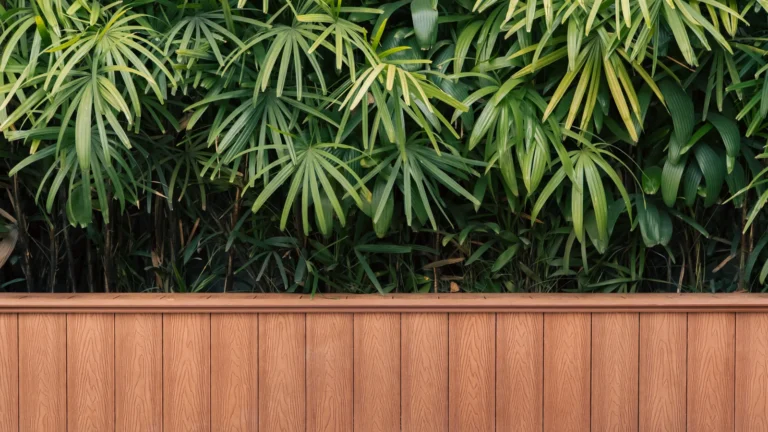 Horizontal Fence vs Vertical: Which Board Orientation Is Right for Your Yard?